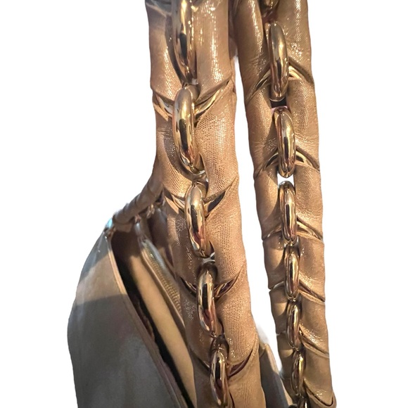 Gorgeous Authentic Fendi Mia Gold Handbag with COA - Picture 5 of 17